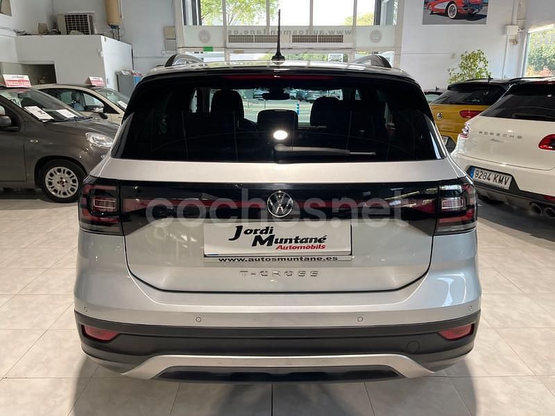 Usado VW T-Cross Advance 110 CV (80 kW) 2022 Gris / plata SUV