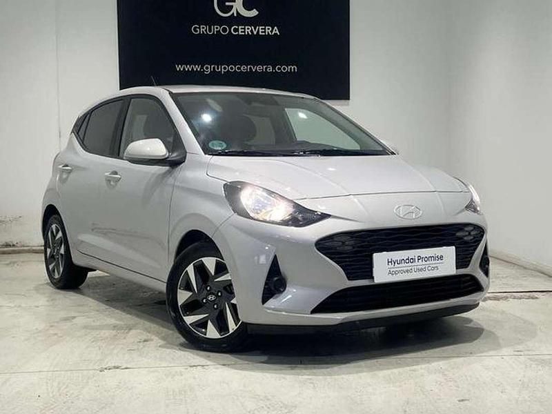 Usado Hyundai i10 64 CV (47 kW) 2025 Gris Utilitario