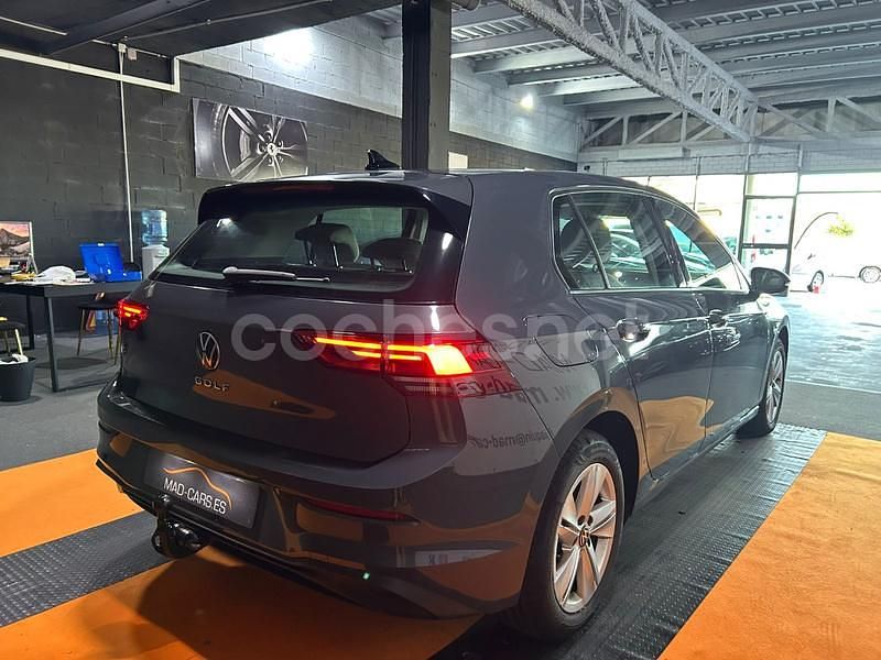 Usado VW Golf VIII Life 115 CV (84 kW) 2021 Gris / plata Berlina