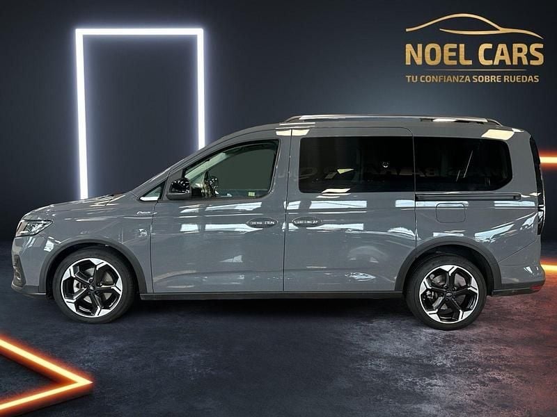 Usado Ford Grand Tourneo Connect Active 122 CV (89 kW) 2025 Gris / plata Monovolumen