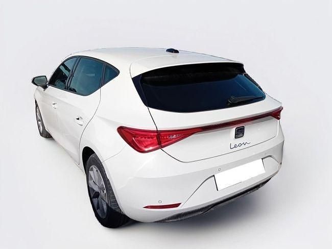 Usado Seat Leon Style 116 CV (85 kW) 2021 Blanco Berlina