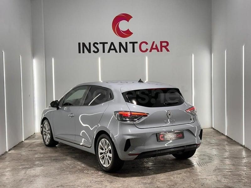 Usado Renault Clio V Equilibre 140 CV (102 kW) 2024 Gris / plata Berlina