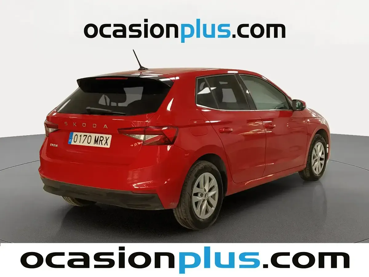 Usado Skoda Fabia Selection 95 CV (69 kW) 2024 Rojo Berlina