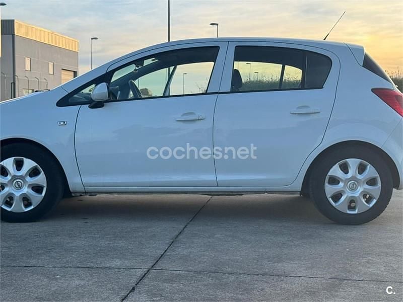 Usado Opel Corsa 75 HP (55 kW) 2011 Branco Citadino