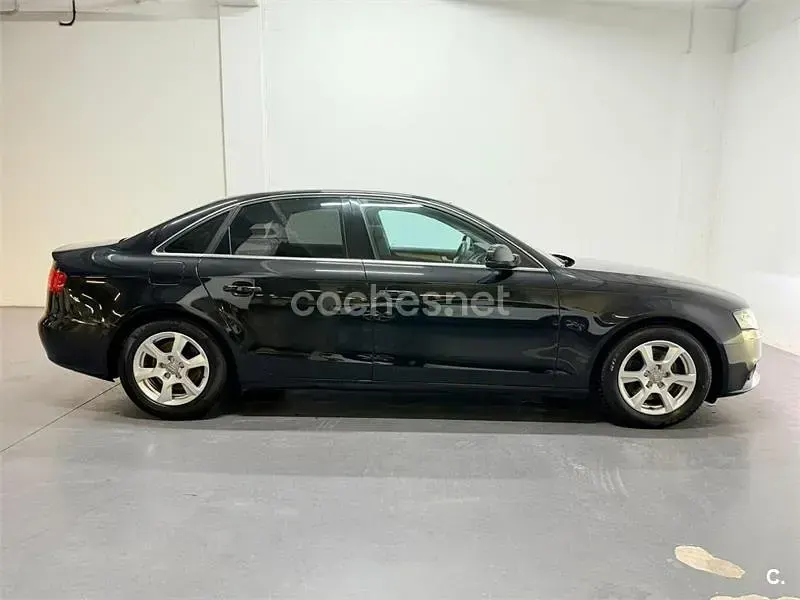 Usado Audi A4 136 CV (100 kW) 2011 Negro Berlina
