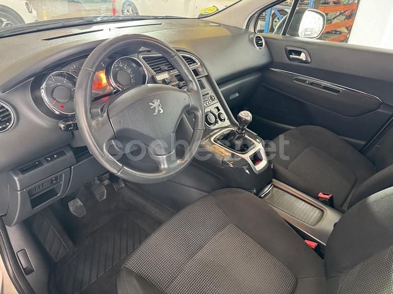 Usado Peugeot 5008 Premium 110 CV (80 kW) 2010 Beige Monovolumen