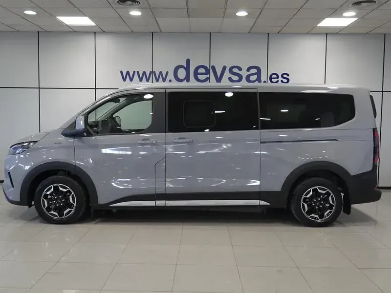 Usado Ford Tourneo Active 170 CV (125 kW) 2026 Gris / plata Monovolumen