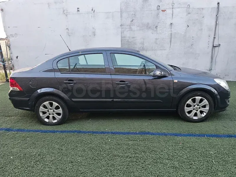 Usado Opel Astra Cosmo 110 CV (80 kW) 2008 Azul Berlina