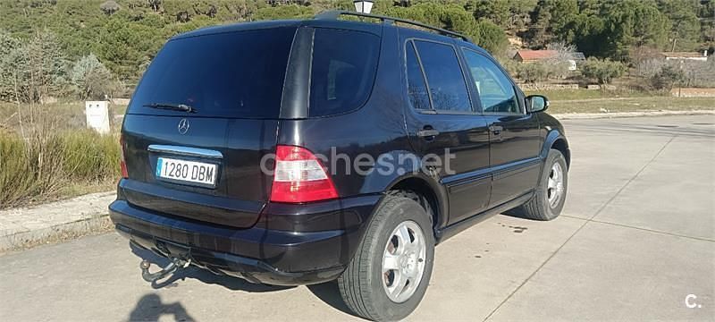 Usado Mercedes ML270 163 CV (119 kW) 2004 Negro SUV