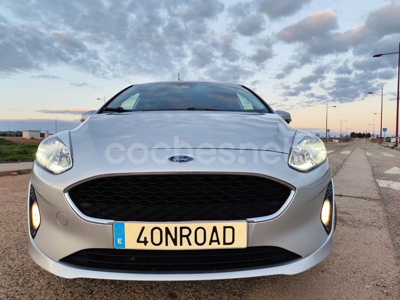 Gris / plata Usado 2020 Ford Fiesta Active Utilitario | 9999 € (Super precio) - Imagen 1/4