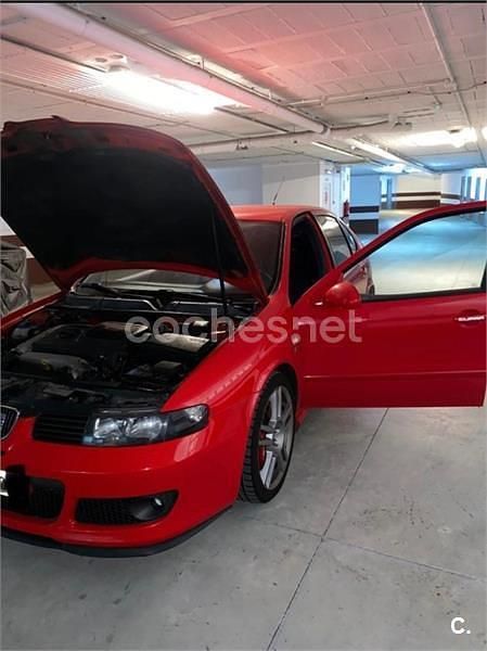 Usado Seat Leon CUPRA 210 CV (154 kW) 2003 Rojo Berlina