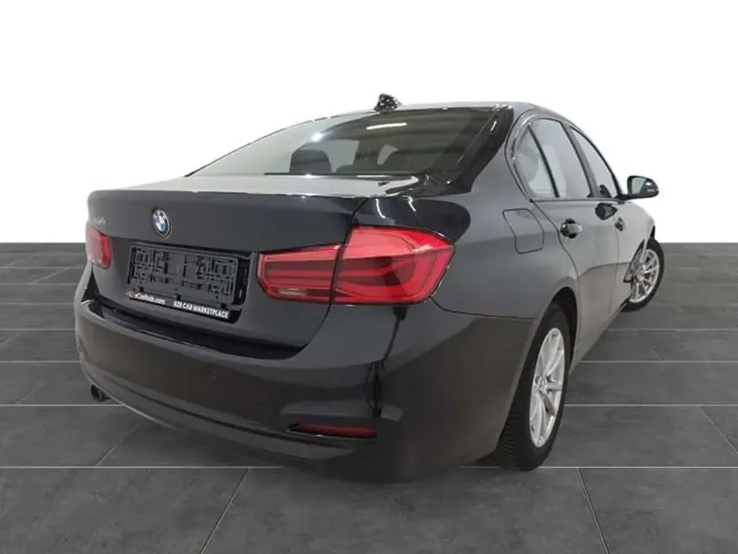 Usado BMW 318 136 CV (100 kW) 2018 Negro Berlina