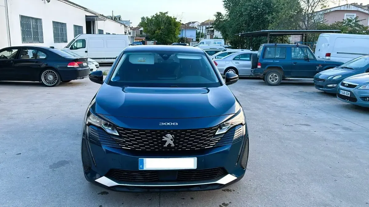 Usado Peugeot 3008 Allure 225 CV (165 kW) 2022 Azul SUV