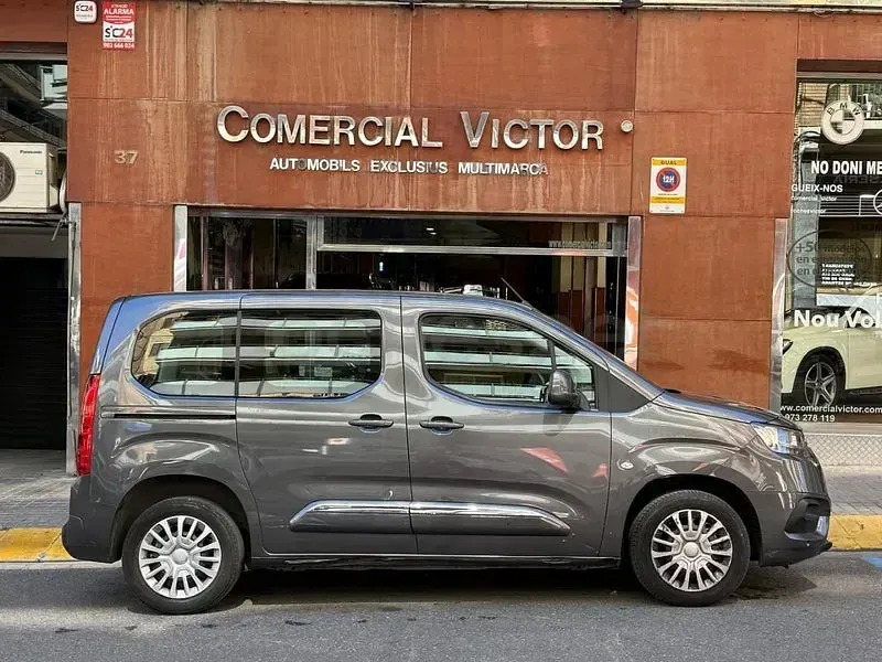 Usado Toyota Proace Verso Active 131 CV (96 kW) 2020 Gris / plata Familiar