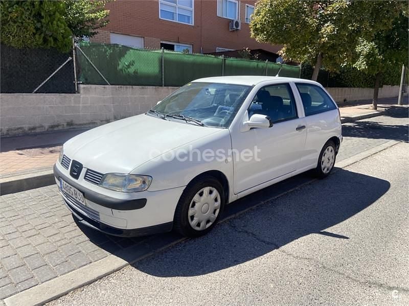 Blanco Usado 2002 Seat Ibiza Stella Berlina | 1099 € (Buen precio) - Imagen 1/4