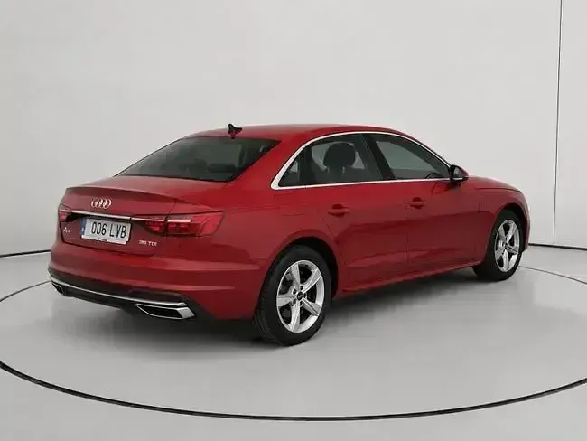 Usado Audi A4 Advanced Plus 136 CV (100 kW) 2021 Rojo Berlina