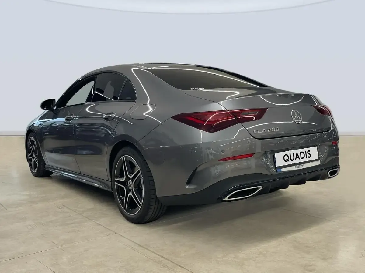 Usado Mercedes CLA200 163 CV (119 kW) 2025 Gris Berlina