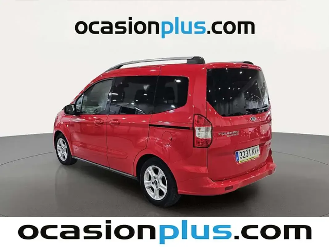 Usado Ford Tourneo Courier Trend 102 CV (75 kW) 2019 Rojo Monovolumen