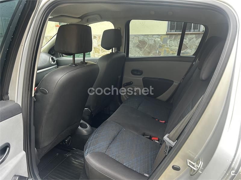 Usado Renault Clio II Rip Curl 70 CV (51 kW) 2007 Gris / plata Berlina