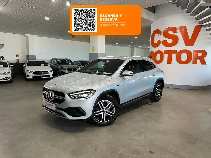 Usado Mercedes GLA250 Business 218 CV (160 kW) 2020 Gris / plata SUV