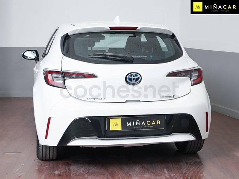 Usado Toyota Corolla Active 122 CV (89 kW) 2022 Blanco Berlina