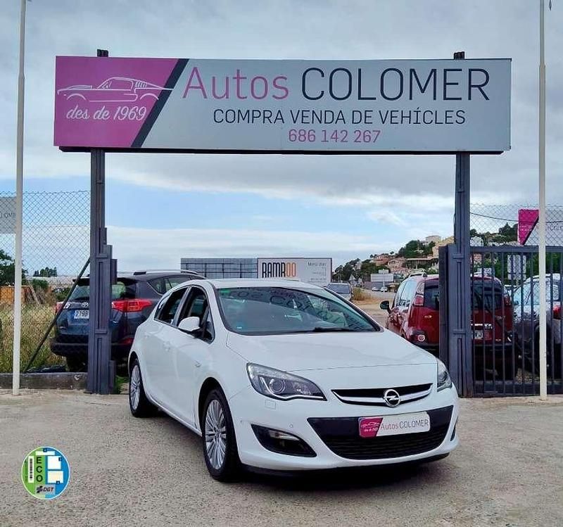 Usado Opel Astra Selective 140 CV (102 kW) 2014 Blanco Utilitario