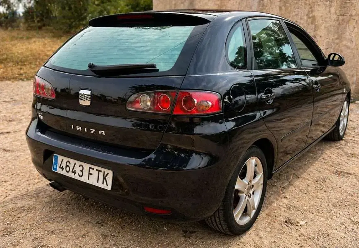 Usado Seat Ibiza 105 CV (77 kW) 2007 Negro Utilitario