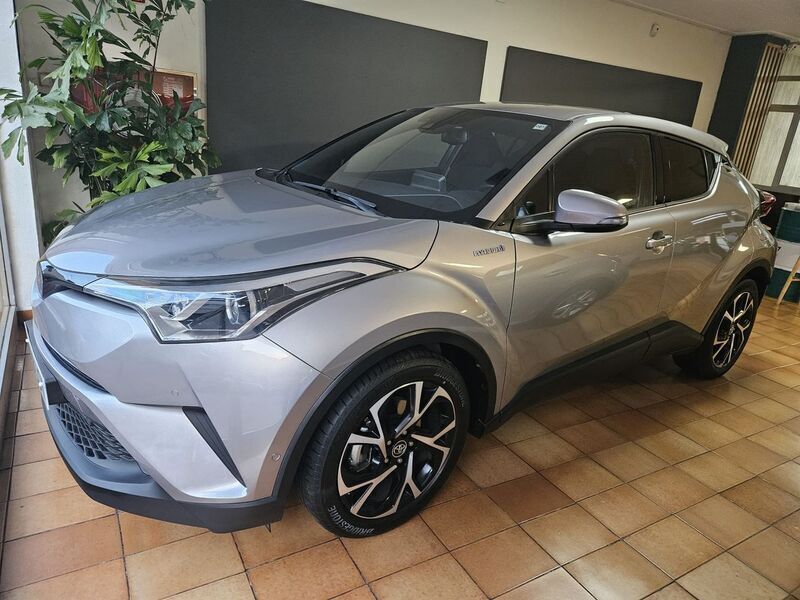 Usado Toyota C-HR 122 CV (89 kW) 2020 Gris claro SUV