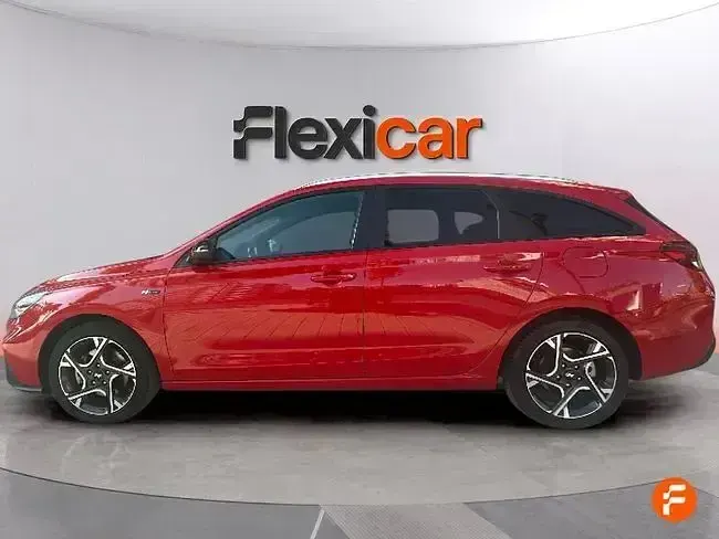 Usado Hyundai i30 N Line 120 CV (88 kW) 2023 Rojo Berlina