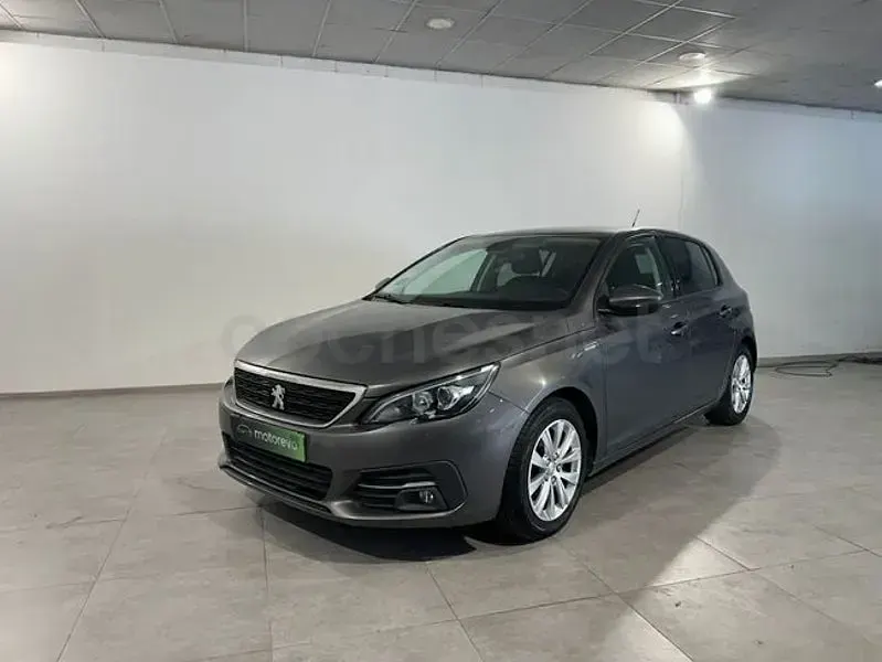 Usado Peugeot 308 Style 130 CV (95 kW) 2019 Gris / plata Berlina