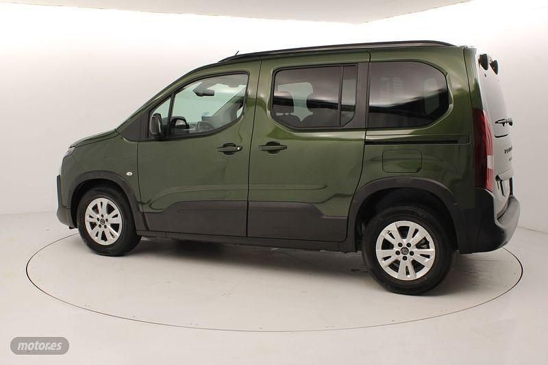 Usado Peugeot Rifter Allure 100 CV (73 kW) 2024 Verde Monovolumen