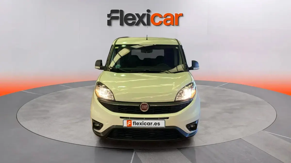Usado Fiat Doblò Easy 95 CV (69 kW) 2022 Blanco Monovolumen
