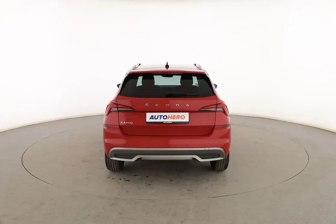 Usado Skoda Kamiq Ambition 110 CV (80 kW) 2023 Rojo SUV