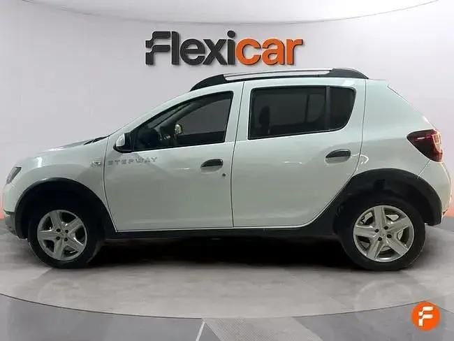 Käytetty Dacia Sandero Stepway 90 HP (66 kW) 2015 Valkoinen