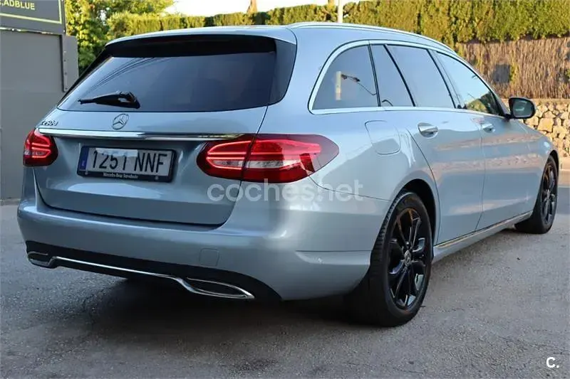 Usado Mercedes C250 Avantgarde 204 CV (150 kW) 2017 Azul Familiar