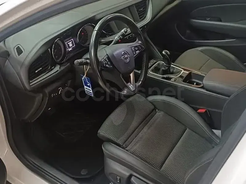 Usado Opel Insignia Business 110 HP (80 kW) 2018 Branco Carrinha