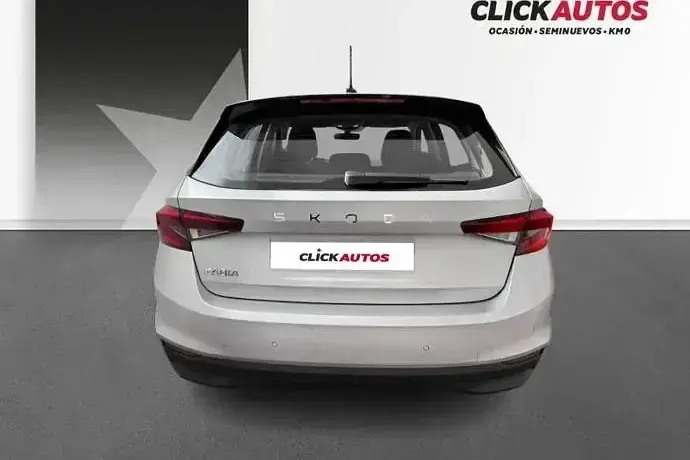 Usado Skoda Fabia Essence 80 CV (58 kW) 2025 Plata Utilitario