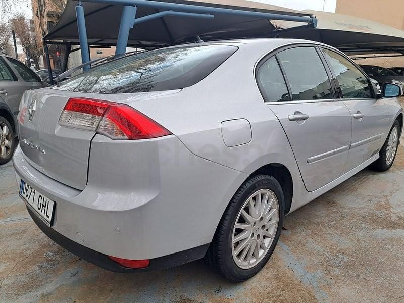 Usado Renault Laguna III Dynamique 140 CV (102 kW) 2008 Gris / plata Berlina