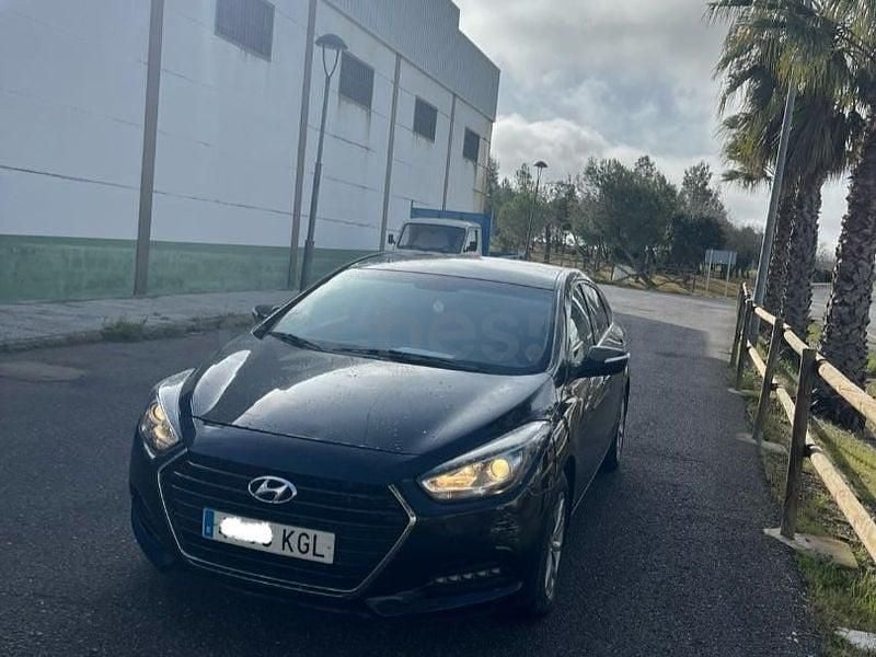 Usado Hyundai i40 115 CV (84 kW) 2017 Negro Berlina