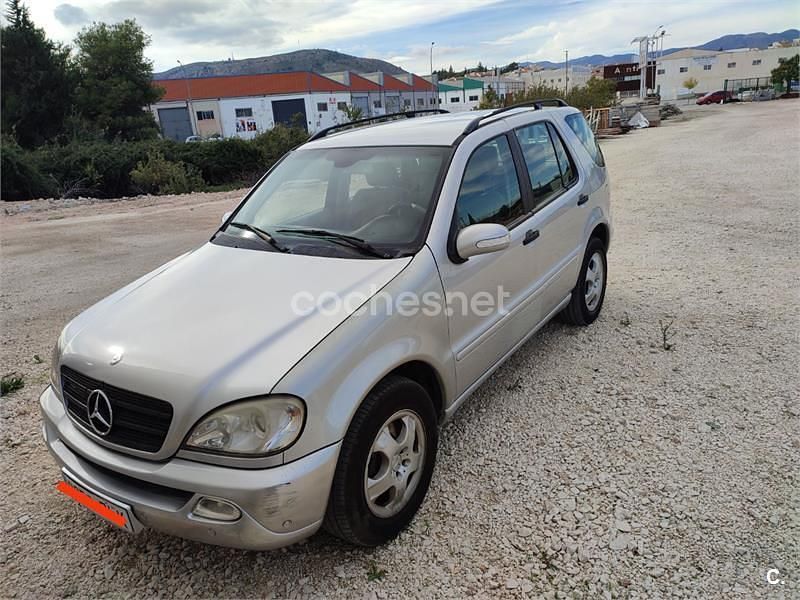 Gris / plata Usado 2002 Mercedes ML270 SUV | 1490 € - Imagen 1/4