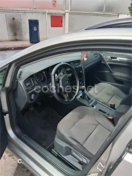 Usado VW Golf VII Advance 115 CV (84 kW) 2020 Gris / plata Familiar