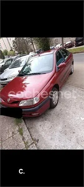Usado Renault Laguna 115 CV (84 kW) 1998 Granate Berlina