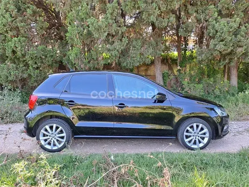 Usado VW Polo 75 CV (55 kW) 2014 Negro Berlina