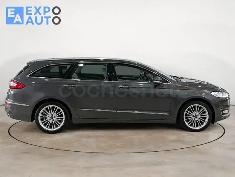 Usado Ford Mondeo Vignale 240 CV (176 kW) 2015 Gris / plata Berlina