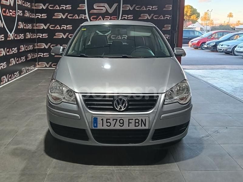 Usado VW Polo Match 75 CV (55 kW) 2006 Gris / plata Berlina