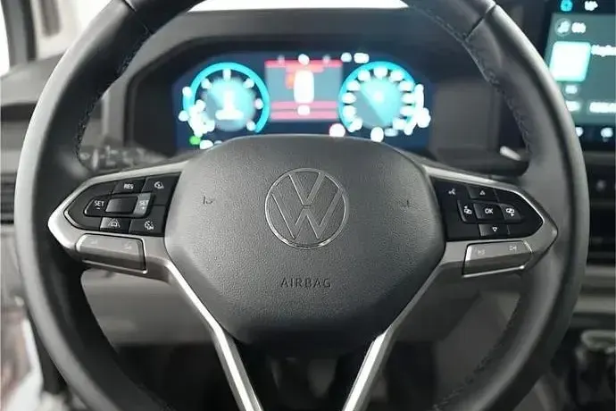 Usado VW Caravelle 110 CV (80 kW) 2025 Gris Van