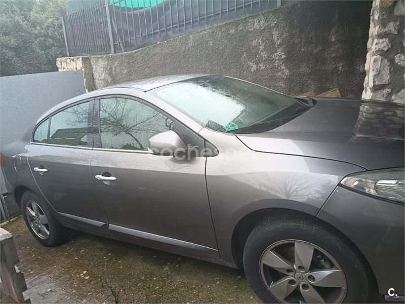 Usado Renault Fluence Dynamique 110 CV (80 kW) 2012 Gris / plata Berlina