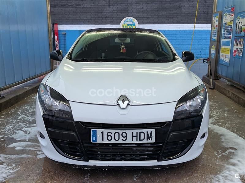Usado Renault Mégane Dynamique 110 CV (80 kW) 2011 Blanco Berlina