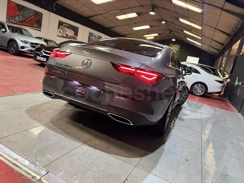 Usado Mercedes CLA200 136 CV (100 kW) 2022 Gris / plata Coupe
