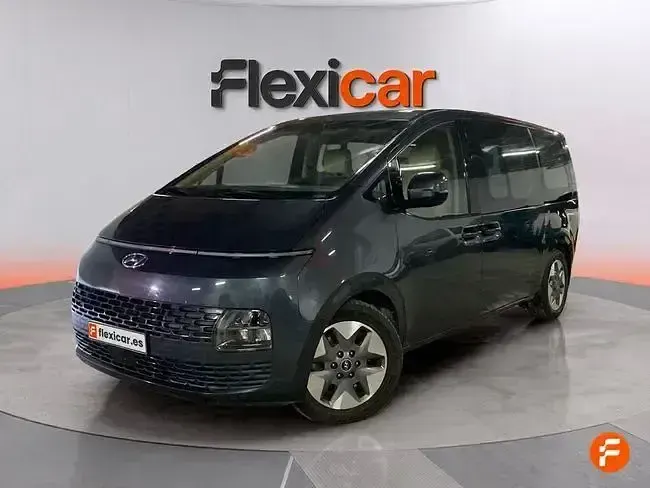 Usado Hyundai Staria 177 CV (130 kW) 2023 Gris Monovolumen